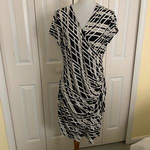 NY & Co. black/grey/white faux wrap dress sz L